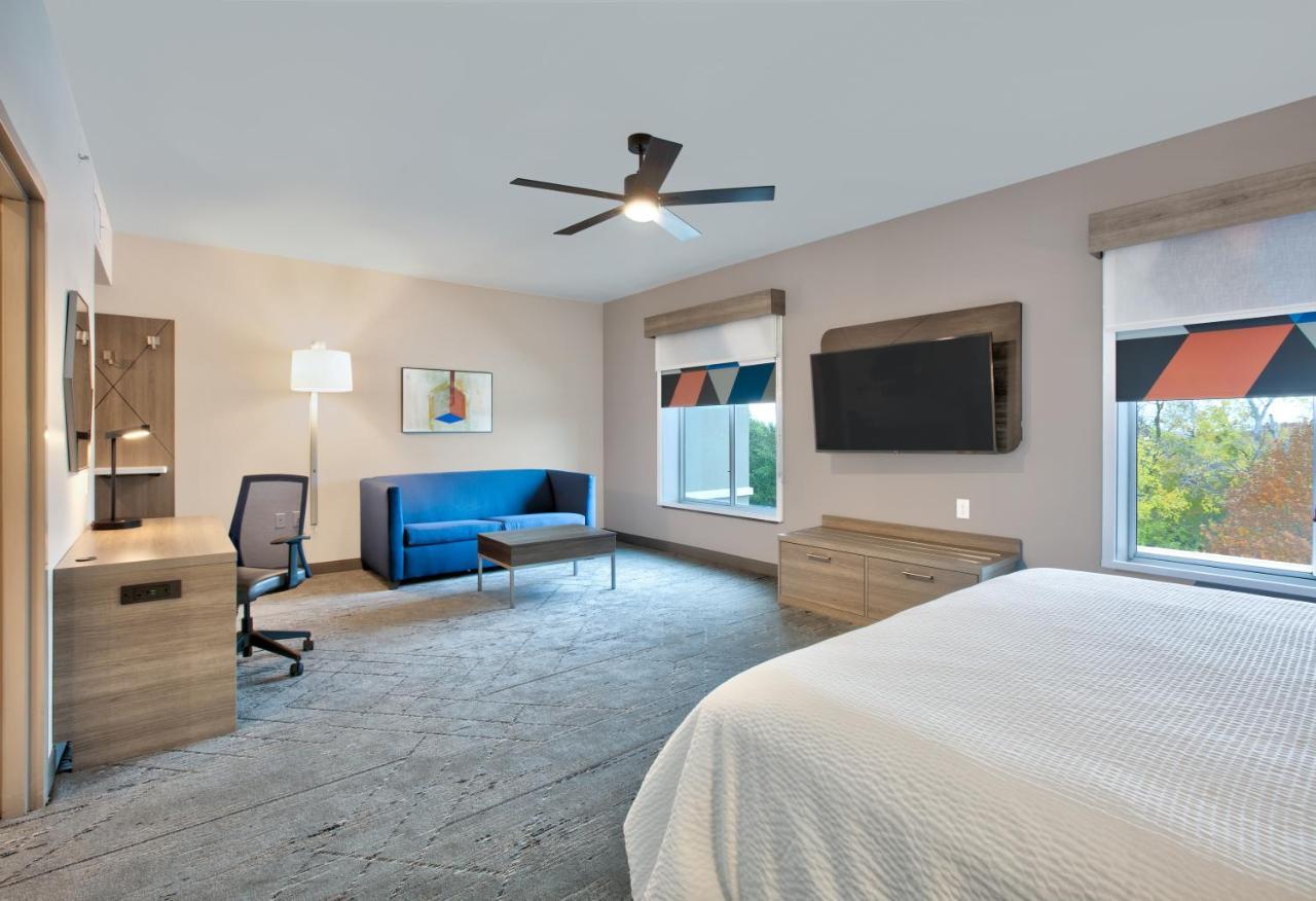 Holiday Inn Express & Suites North Dallas At Preston By Ihg Exterior photo