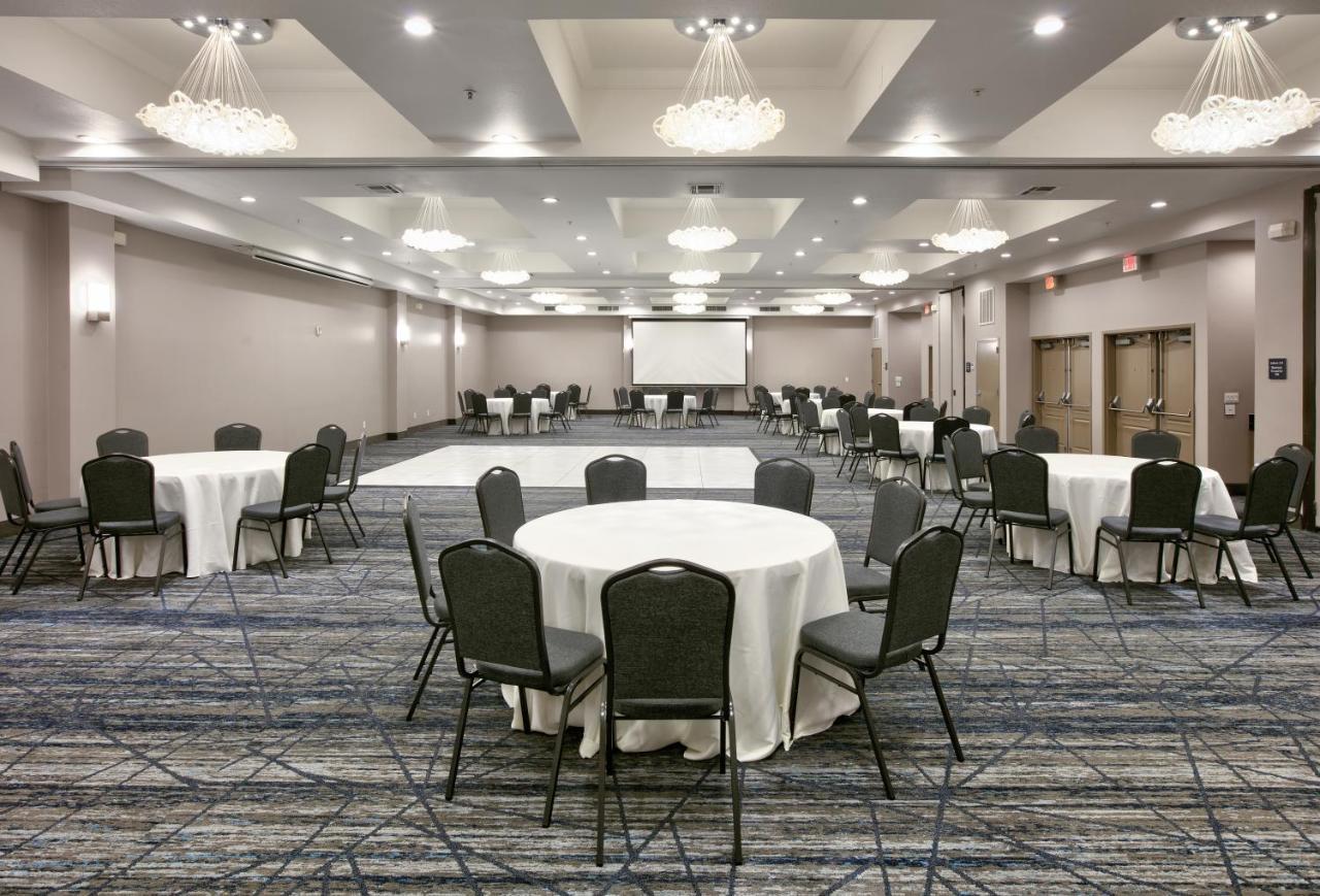Holiday Inn Express & Suites North Dallas At Preston By Ihg Exterior photo