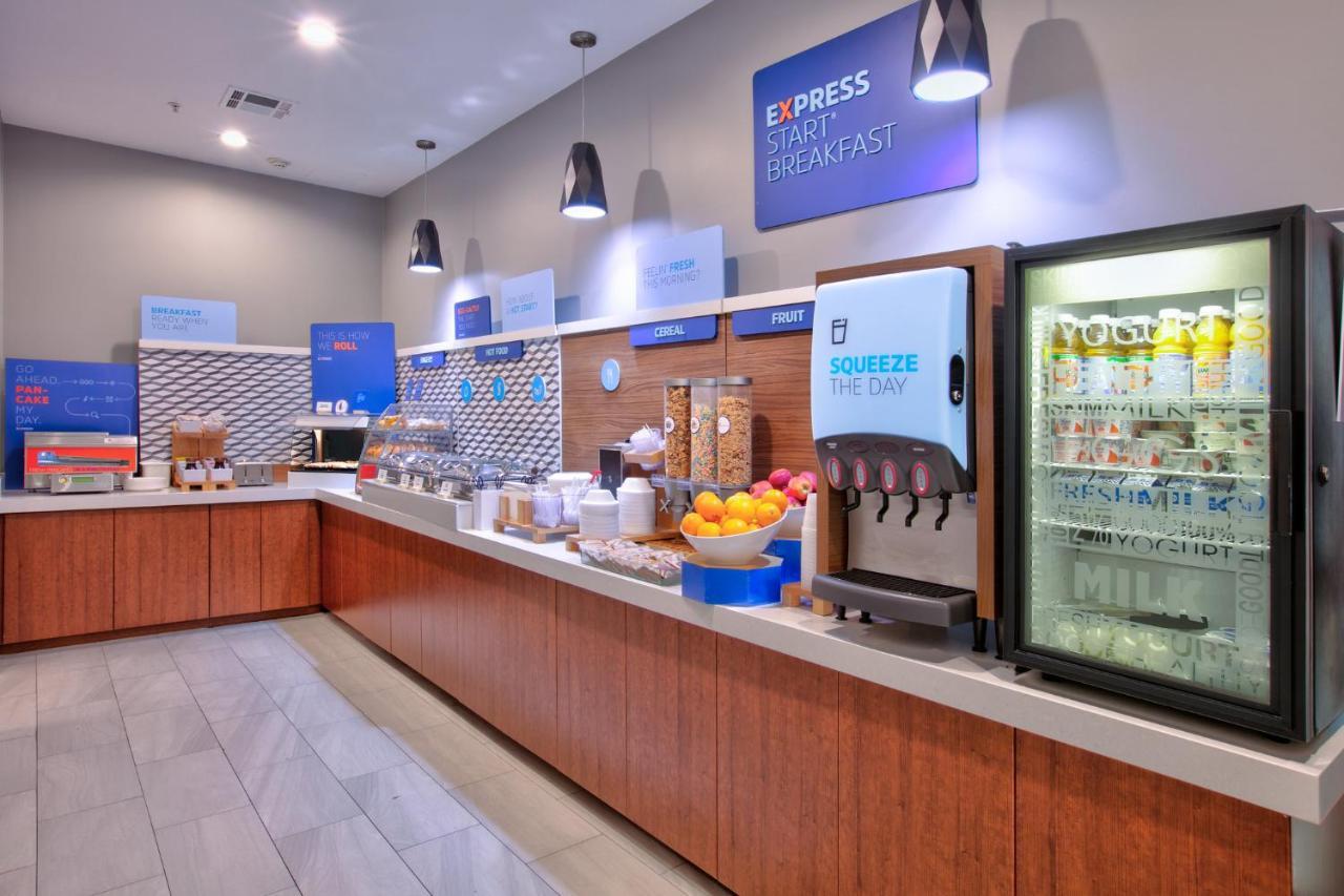 Holiday Inn Express & Suites North Dallas At Preston By Ihg Exterior photo