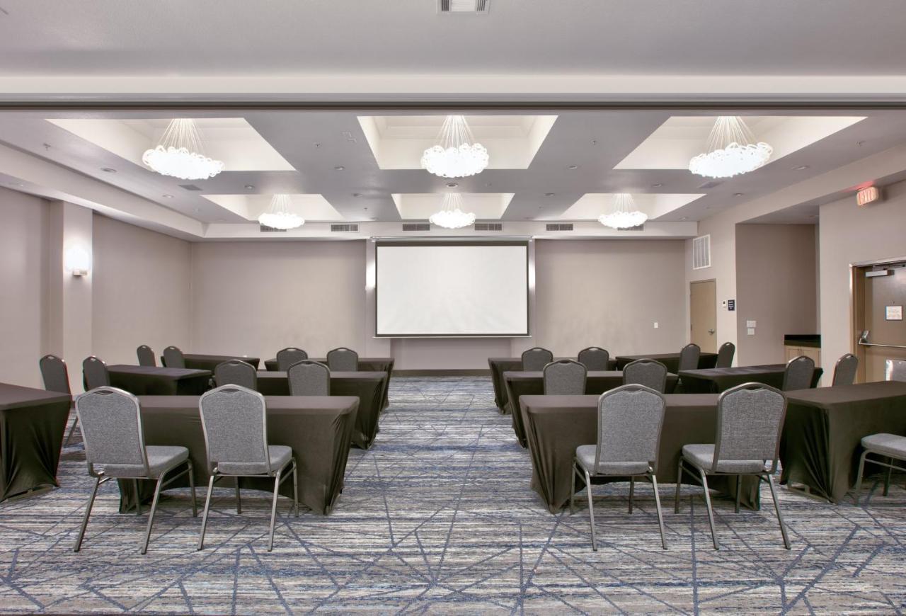 Holiday Inn Express & Suites North Dallas At Preston By Ihg Exterior photo