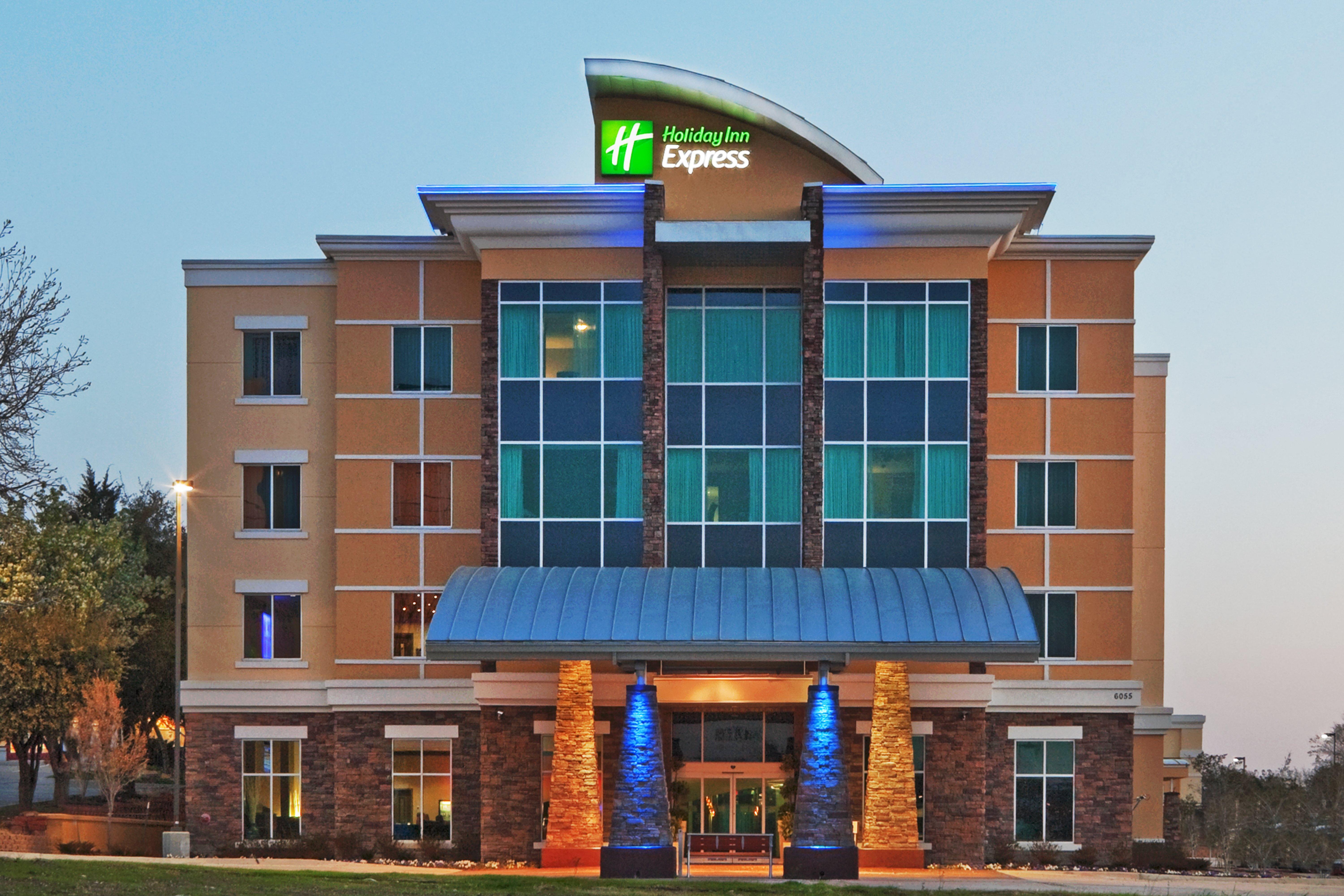 Holiday Inn Express & Suites North Dallas At Preston By Ihg Exterior photo
